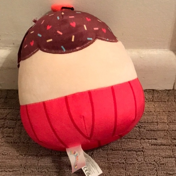 Squishmallows 2023 Valentine 8” First to Market Elpha the Cupcake. NWT - Picture 4 of 4